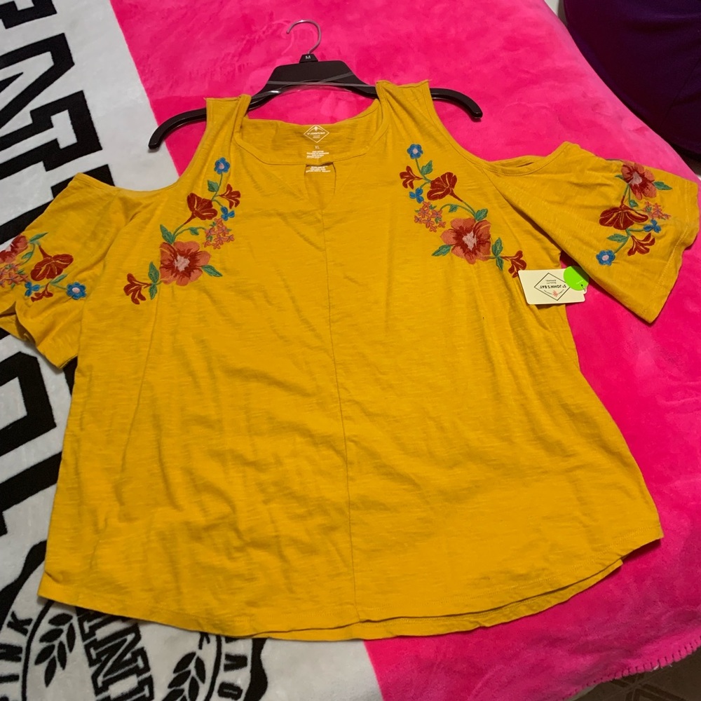 🚨SOLD🚨Mustard color blouse